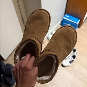 Platform Uggs Size 6. Damage to the soles of the shoes.